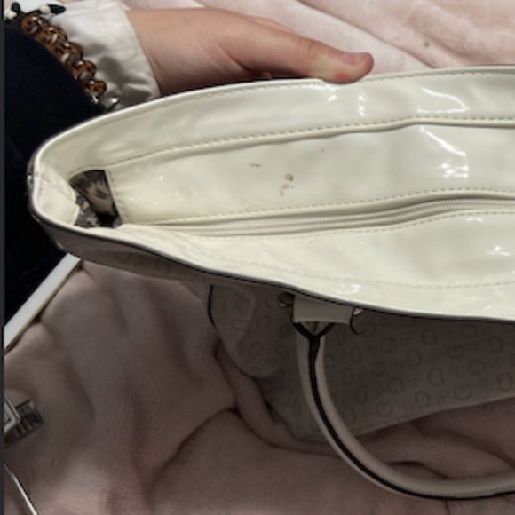 AUTHENTIC Guess Tote Bag/Purse - Picture 6 of 7